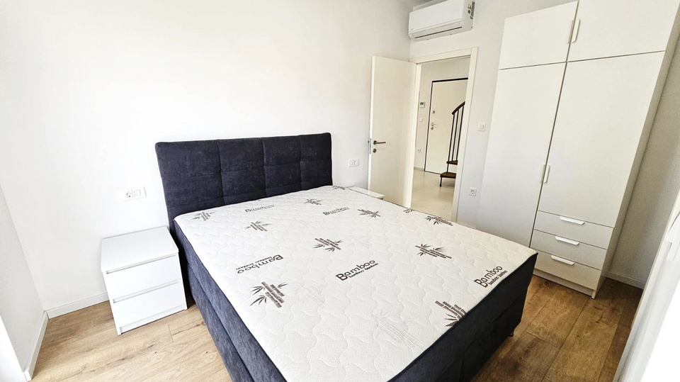 Luxuri&ouml;ses Penthouse mit Dachterrasse&comma; erste Meereslinie - Srima&comma; &Scaron;ibenik&excl;