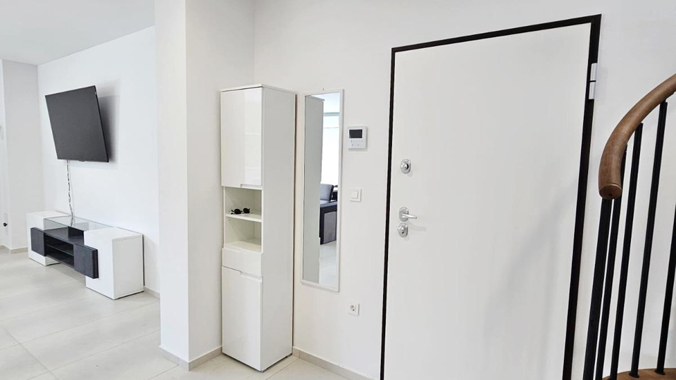 Luxuri&ouml;ses Penthouse mit Dachterrasse&comma; erste Meereslinie - Srima&comma; &Scaron;ibenik&excl;