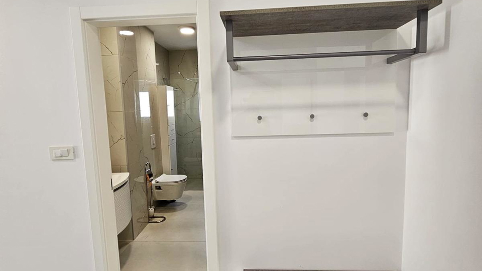 Luxuri&ouml;ses Penthouse mit Dachterrasse&comma; erste Meereslinie - Srima&comma; &Scaron;ibenik&excl;