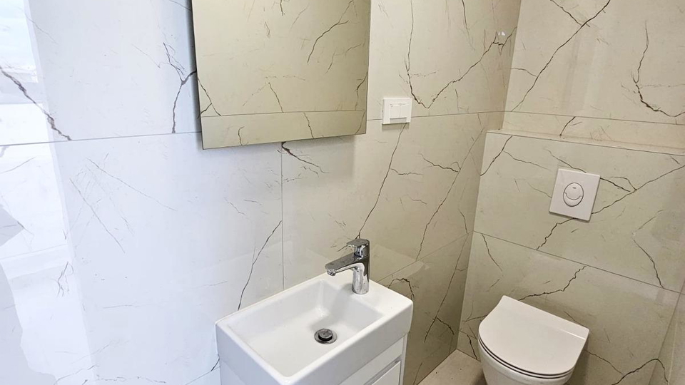 Luxuri&ouml;ses Penthouse mit Dachterrasse&comma; erste Meereslinie - Srima&comma; &Scaron;ibenik&excl;