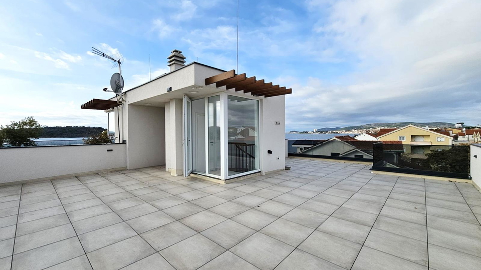 Luxuri&ouml;ses Penthouse mit Dachterrasse&comma; erste Meereslinie - Srima&comma; &Scaron;ibenik&excl;
