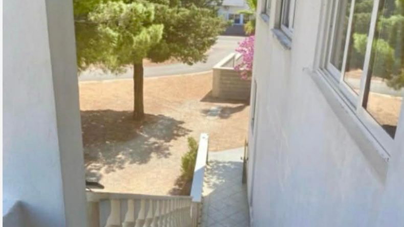 Apartmajska hi&scaron;a z 12 sobami&comma; apartmajem&comma; stre&scaron;no teraso in pogledom na morje na Zadarski rivieri&excl;