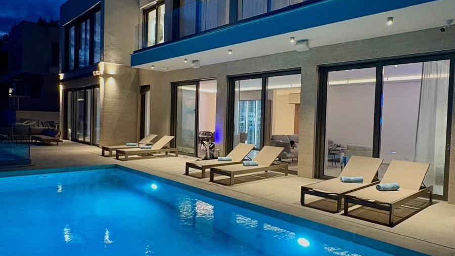New luxury villa with panoramic sea view - Omi&scaron;&excl;