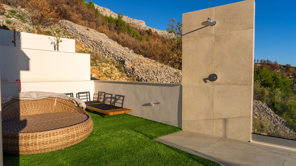 New luxury villa with panoramic sea view - Omi&scaron;&excl;