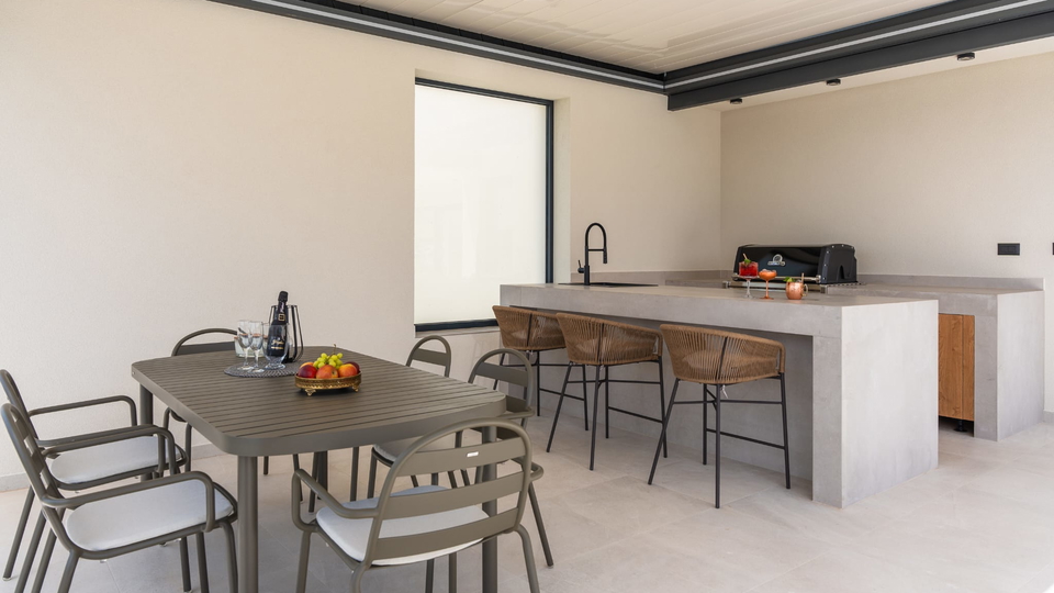 Neue elegante Villa mit Pool und offenem Meerblick in der Umgebung von Split&excl;