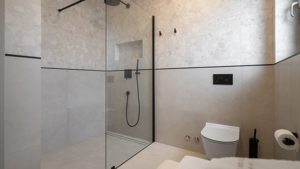 Neue elegante Villa mit Pool und offenem Meerblick in der Umgebung von Split&excl;