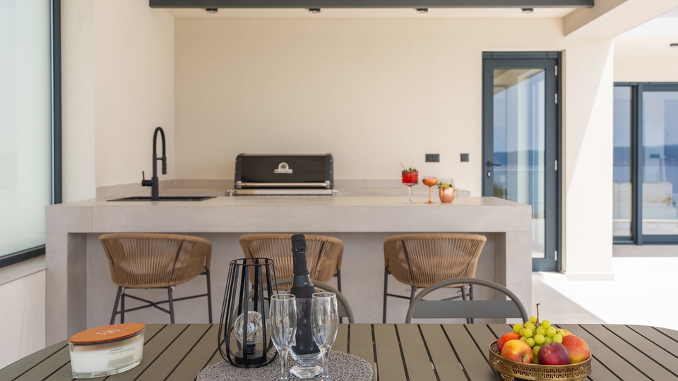 Neue elegante Villa mit Pool und offenem Meerblick in der Umgebung von Split&excl;