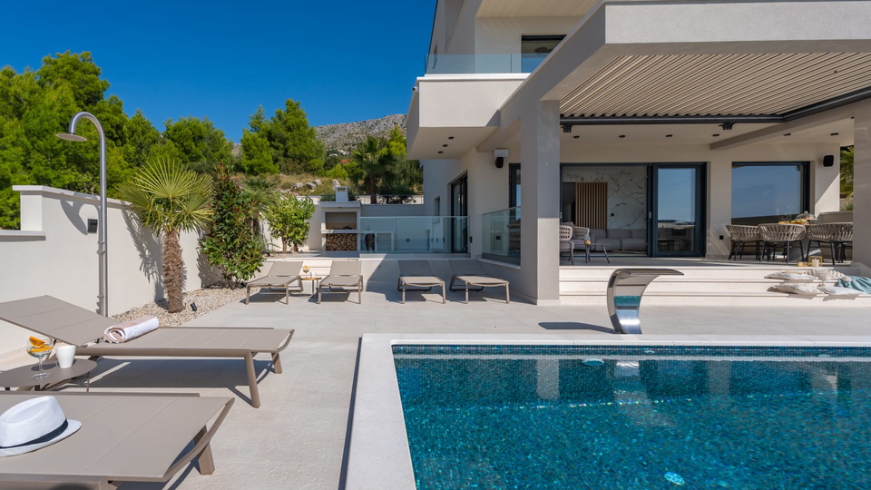 Neue elegante Villa mit Pool und offenem Meerblick in der Umgebung von Split&excl;