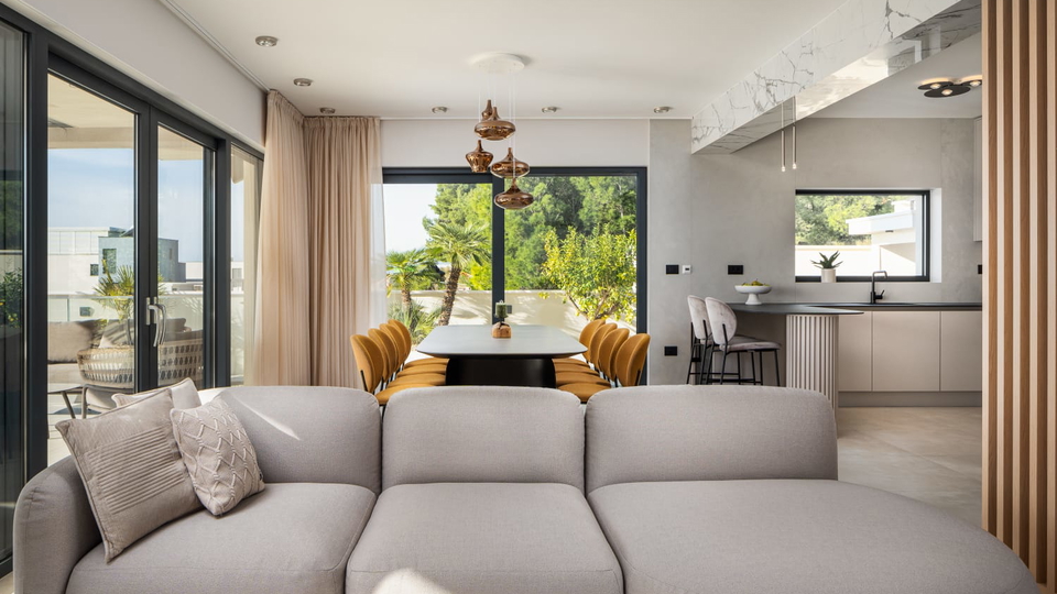 Neue elegante Villa mit Pool und offenem Meerblick in der Umgebung von Split&excl;