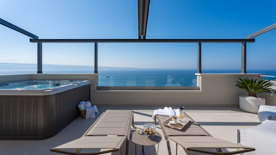Neue elegante Villa mit Pool und offenem Meerblick in der Umgebung von Split&excl;