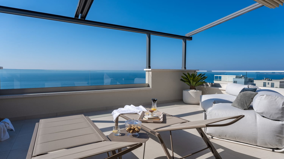 Neue elegante Villa mit Pool und offenem Meerblick in der Umgebung von Split&excl;