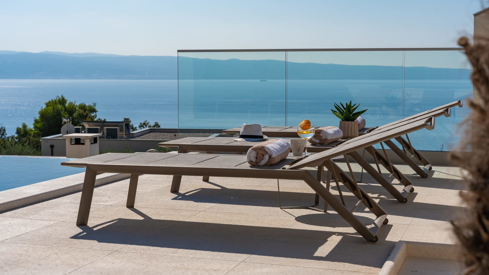 Neue elegante Villa mit Pool und offenem Meerblick in der Umgebung von Split&excl;