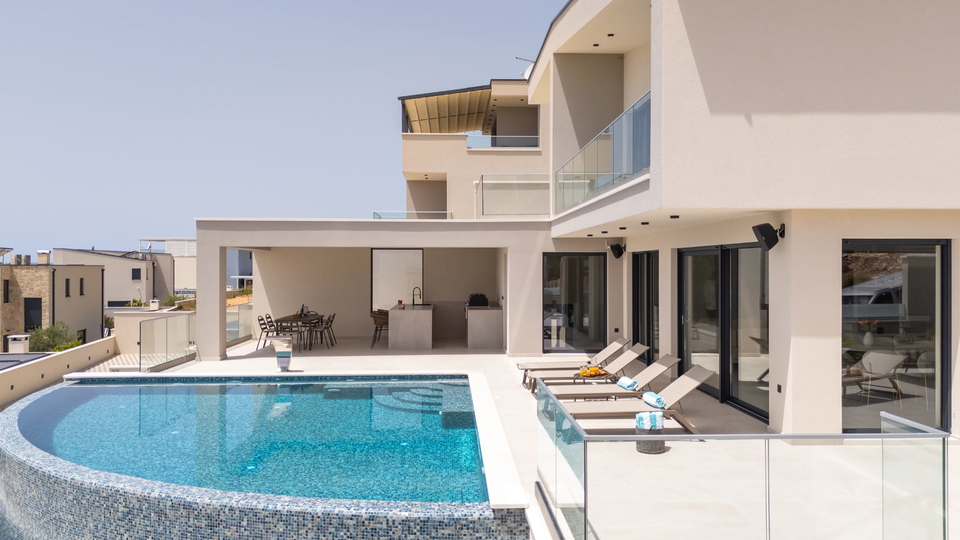 Luxuri&ouml;se moderne Villa mit Panoramablick auf das Meer &ndash; 300 m vom Strand entfernt&comma; in der N&auml;he von Split&excl;