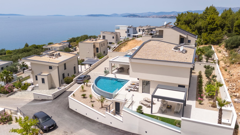 Luxuri&ouml;se moderne Villa mit Panoramablick auf das Meer &ndash; 300 m vom Strand entfernt&comma; in der N&auml;he von Split&excl;