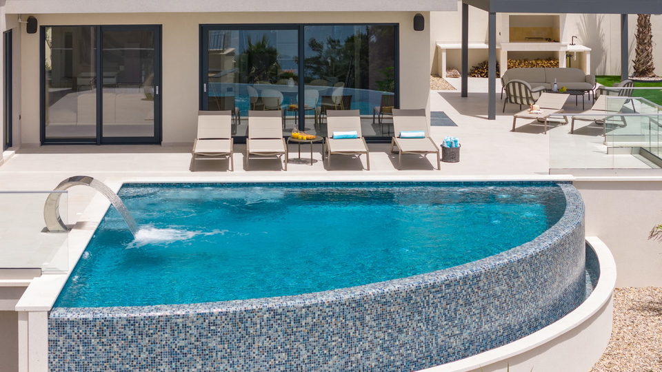 Luxuri&ouml;se moderne Villa mit Panoramablick auf das Meer &ndash; 300 m vom Strand entfernt&comma; in der N&auml;he von Split&excl;