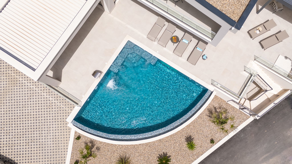 Luxuri&ouml;se moderne Villa mit Panoramablick auf das Meer &ndash; 300 m vom Strand entfernt&comma; in der N&auml;he von Split&excl;