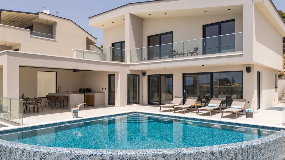 Luxuri&ouml;se moderne Villa mit Panoramablick auf das Meer &ndash; 300 m vom Strand entfernt&comma; in der N&auml;he von Split&excl;