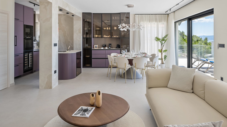 Luxuri&ouml;se moderne Villa mit Panoramablick auf das Meer &ndash; 300 m vom Strand entfernt&comma; in der N&auml;he von Split&excl;
