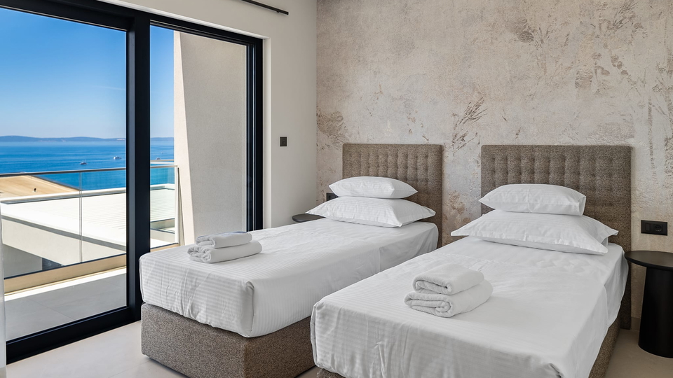 Luxuri&ouml;se moderne Villa mit Panoramablick auf das Meer &ndash; 300 m vom Strand entfernt&comma; in der N&auml;he von Split&excl;