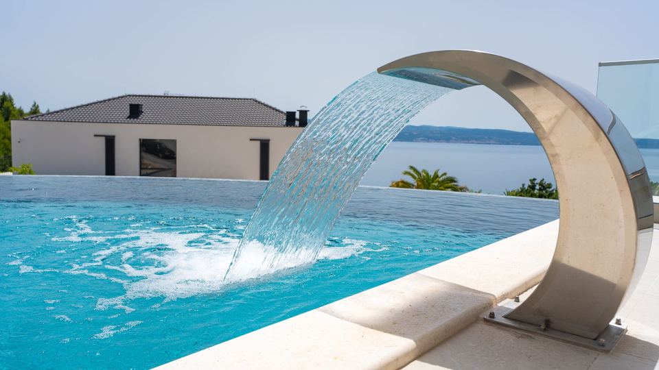 Luxuri&ouml;se moderne Villa mit Panoramablick auf das Meer &ndash; 300 m vom Strand entfernt&comma; in der N&auml;he von Split&excl;