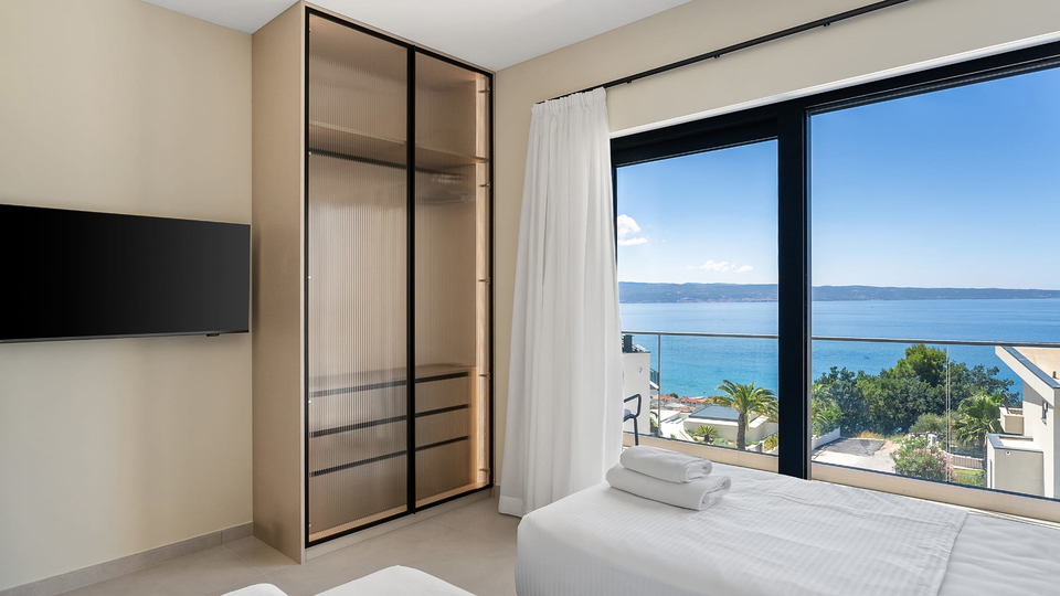 Luxuri&ouml;se moderne Villa mit Panoramablick auf das Meer &ndash; 300 m vom Strand entfernt&comma; in der N&auml;he von Split&excl;
