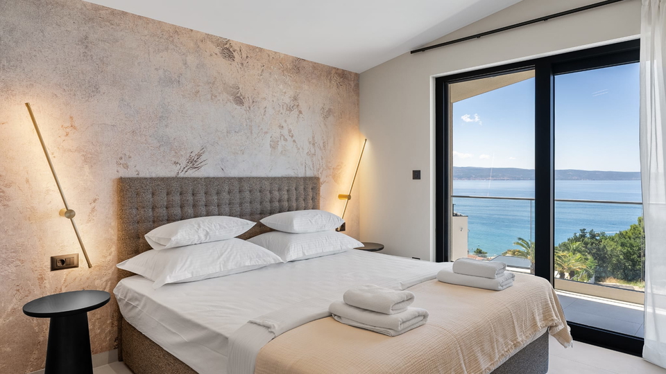 Luxuri&ouml;se moderne Villa mit Panoramablick auf das Meer &ndash; 300 m vom Strand entfernt&comma; in der N&auml;he von Split&excl;