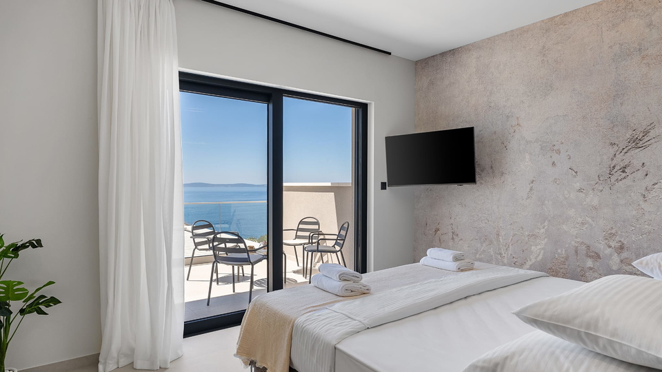Luxuri&ouml;se moderne Villa mit Panoramablick auf das Meer &ndash; 300 m vom Strand entfernt&comma; in der N&auml;he von Split&excl;