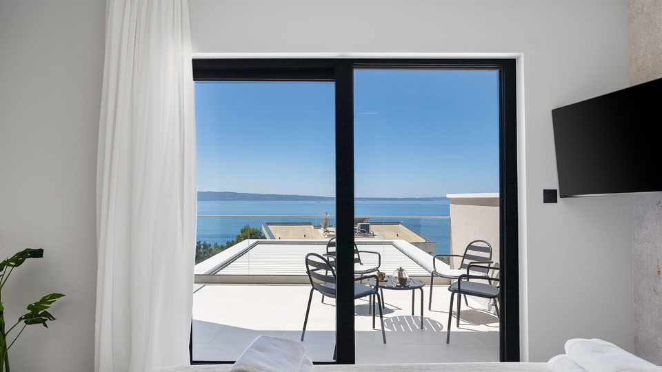 Luxuri&ouml;se moderne Villa mit Panoramablick auf das Meer &ndash; 300 m vom Strand entfernt&comma; in der N&auml;he von Split&excl;