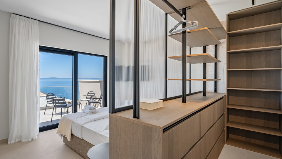 Luxuri&ouml;se moderne Villa mit Panoramablick auf das Meer &ndash; 300 m vom Strand entfernt&comma; in der N&auml;he von Split&excl;