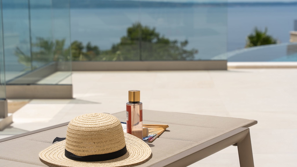 Luxuri&ouml;se moderne Villa mit Panoramablick auf das Meer &ndash; 300 m vom Strand entfernt&comma; in der N&auml;he von Split&excl;