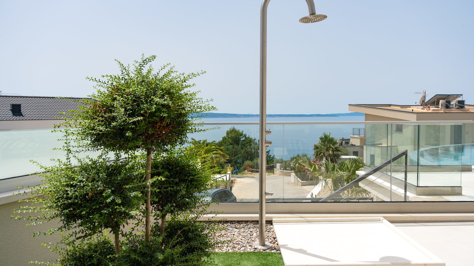 Luxuri&ouml;se moderne Villa mit Panoramablick auf das Meer &ndash; 300 m vom Strand entfernt&comma; in der N&auml;he von Split&excl;