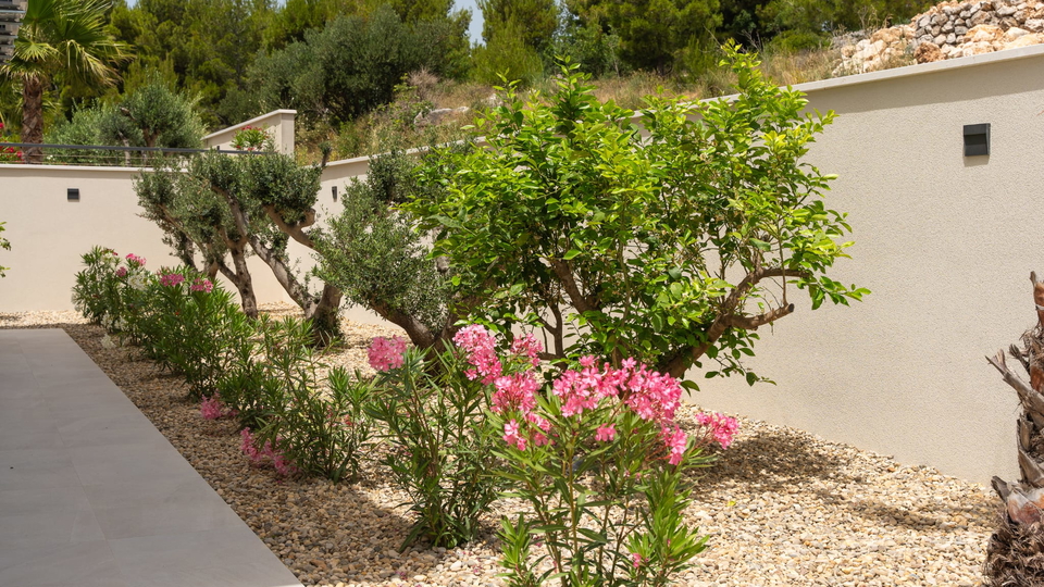Luxuri&ouml;se moderne Villa mit Panoramablick auf das Meer &ndash; 300 m vom Strand entfernt&comma; in der N&auml;he von Split&excl;