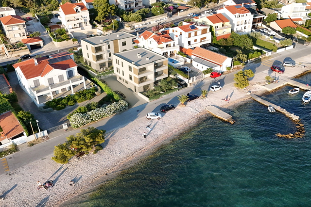 Luxury apartment with garden first row to the beach - Brodarica, Šibenik!