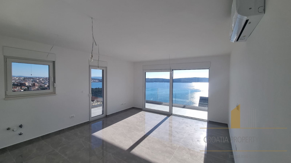 Luksuzni penthouse s krovnom terasom i pogledom na more - otok Čiovo!