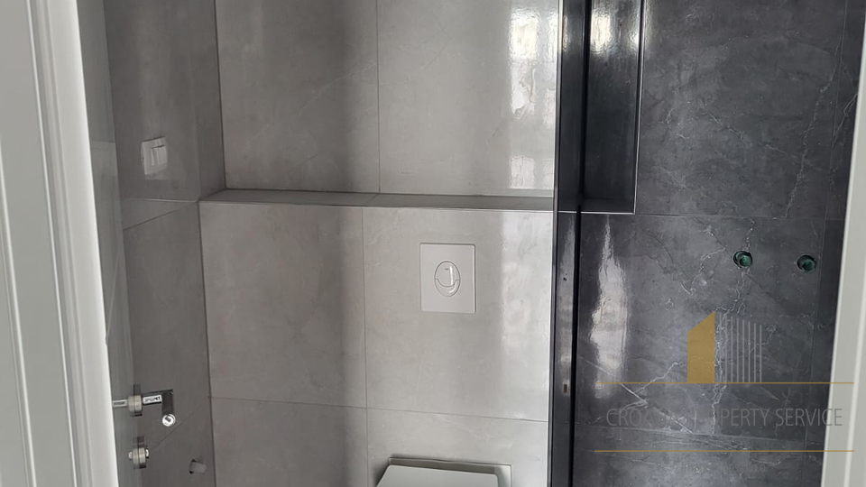 Luksuzni penthouse s krovnom terasom i pogledom na more – Sevid, okolica Trogira!