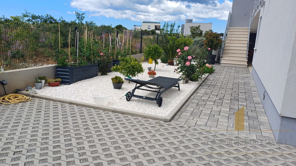 Attico di lusso su due piani con terrazza sul tetto e vista mare – Čiovo!