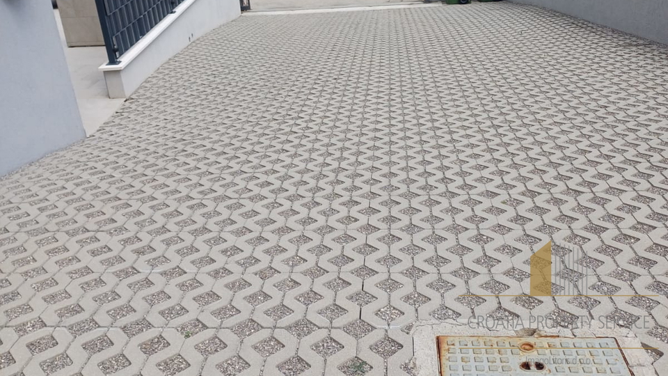 Attico di lusso su due piani con terrazza sul tetto e vista mare – Čiovo!