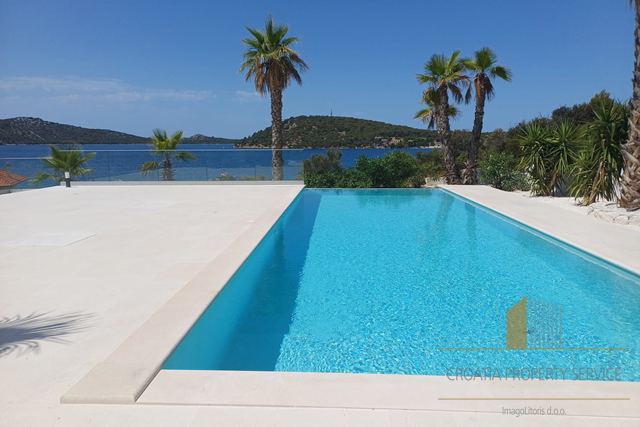 Luxury penthouse with sea view 50 m from the beach – Kalebova Luka!