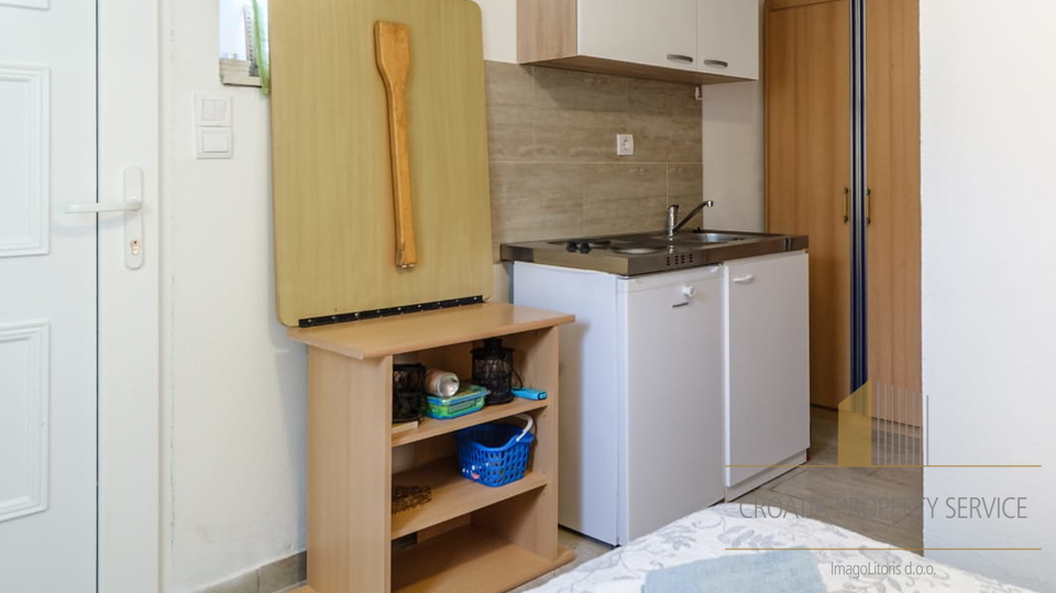 House with high tourist potential in a quiet bay, Milna – Brač island!