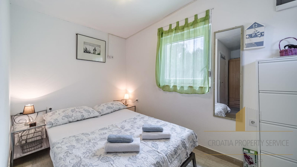 House with high tourist potential in a quiet bay, Milna – Brač island!