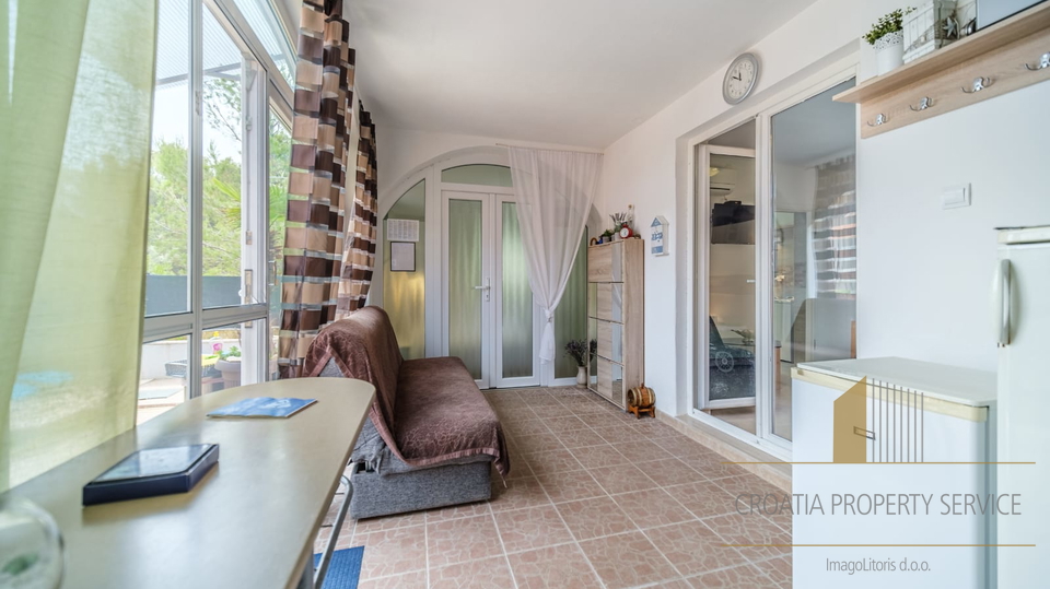 House with high tourist potential in a quiet bay, Milna – Brač island!