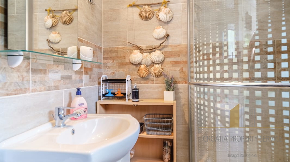 House with high tourist potential in a quiet bay, Milna – Brač island!