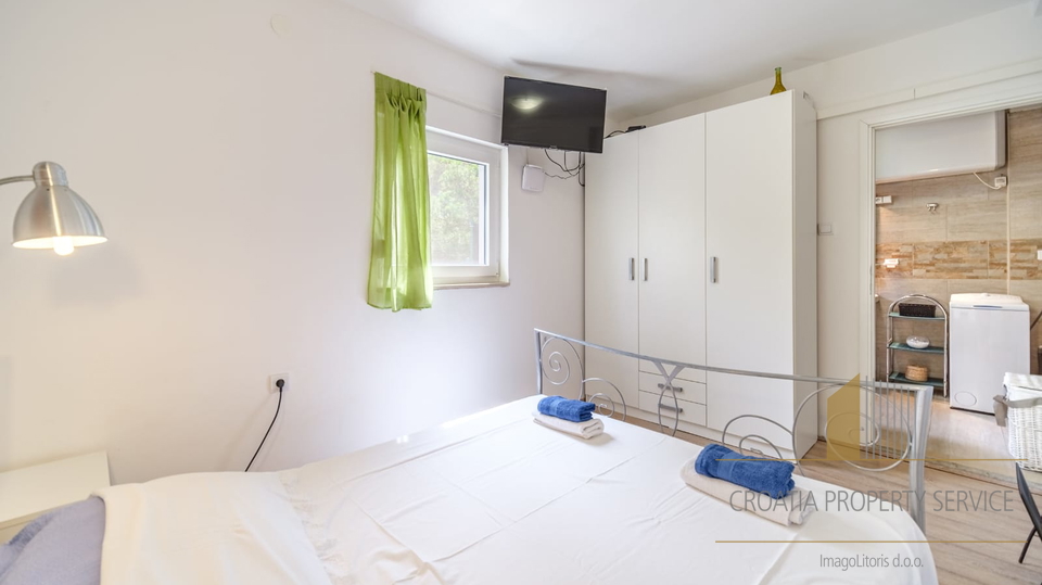 House with high tourist potential in a quiet bay, Milna – Brač island!