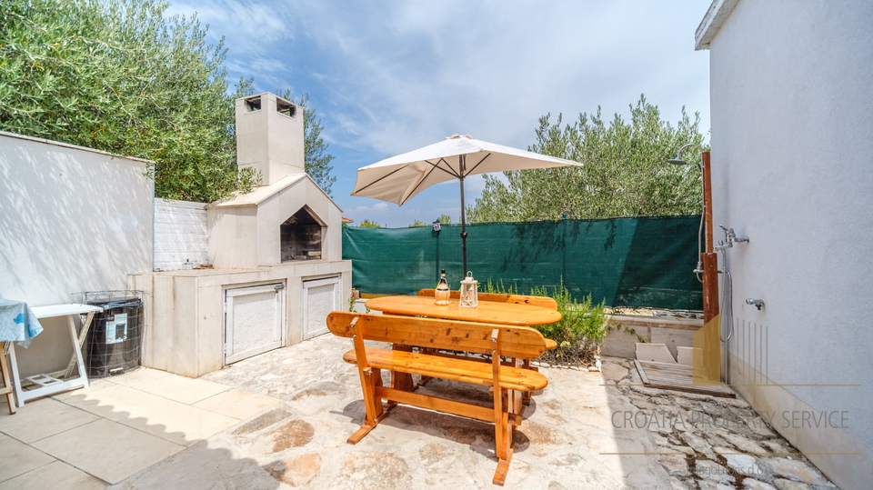 House with high tourist potential in a quiet bay, Milna – Brač island!