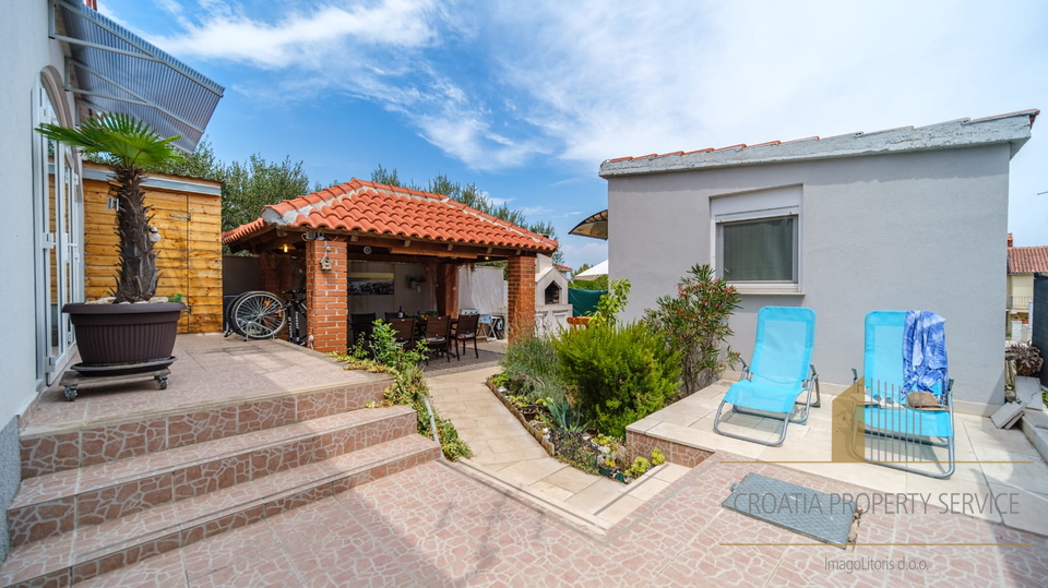 House with high tourist potential in a quiet bay, Milna – Brač island!