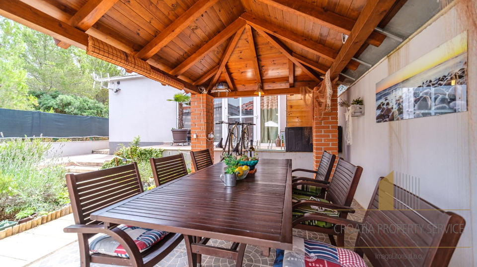 House with high tourist potential in a quiet bay, Milna – Brač island!