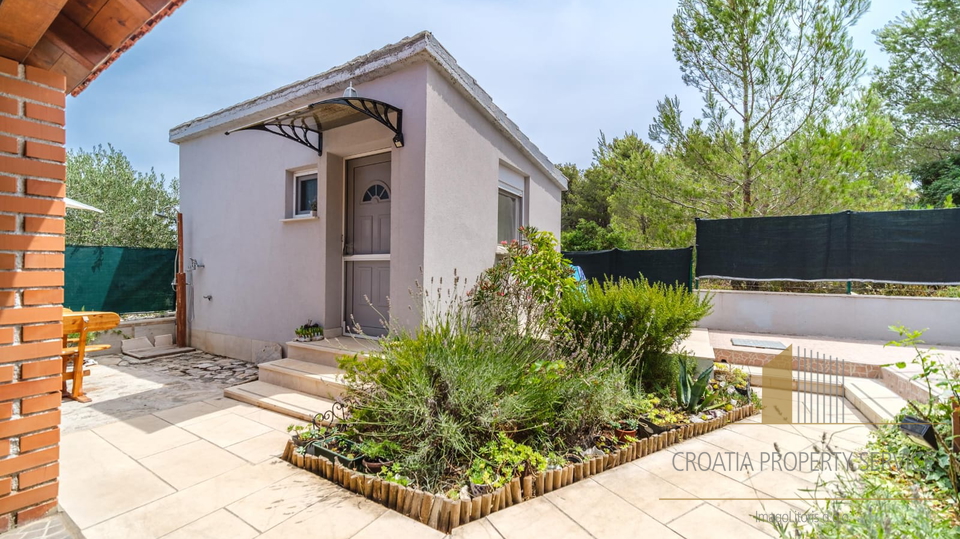 House with high tourist potential in a quiet bay, Milna – Brač island!