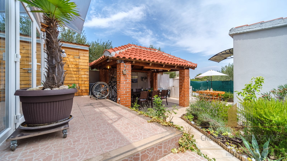 House with high tourist potential in a quiet bay, Milna – Brač island!