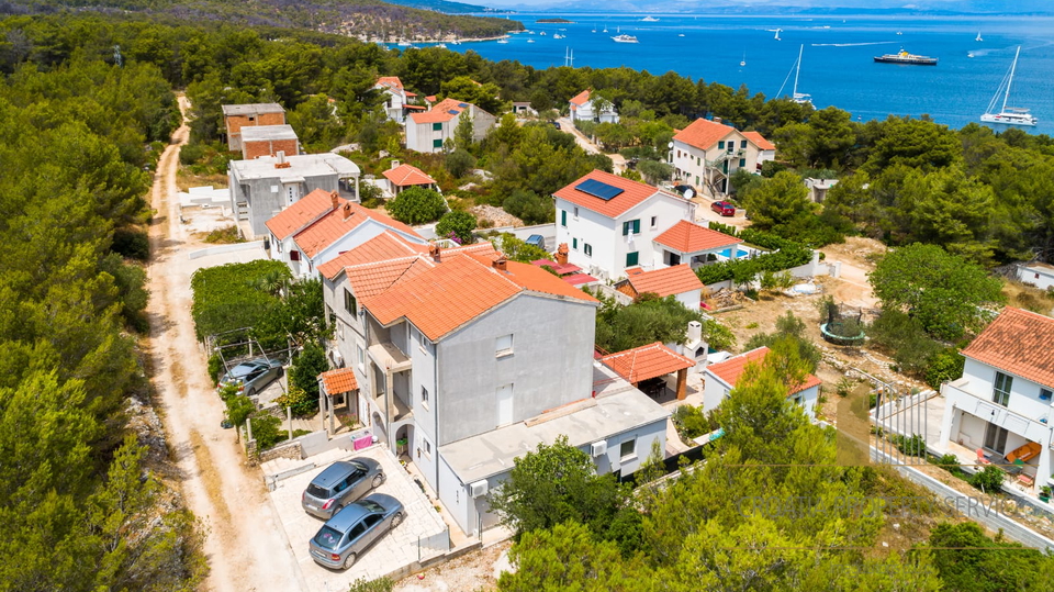 House with high tourist potential in a quiet bay, Milna – Brač island!