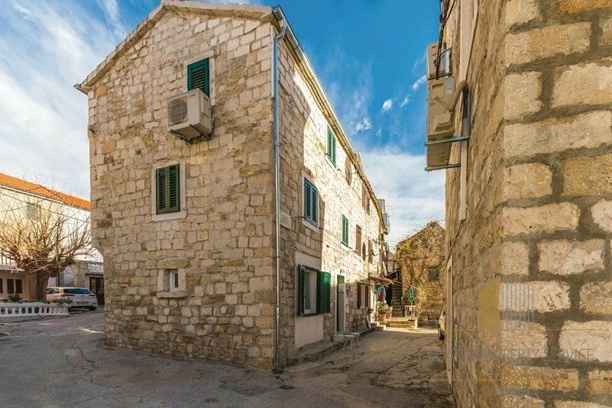 Charming renovated stone house 20 meters from the sea near Split!